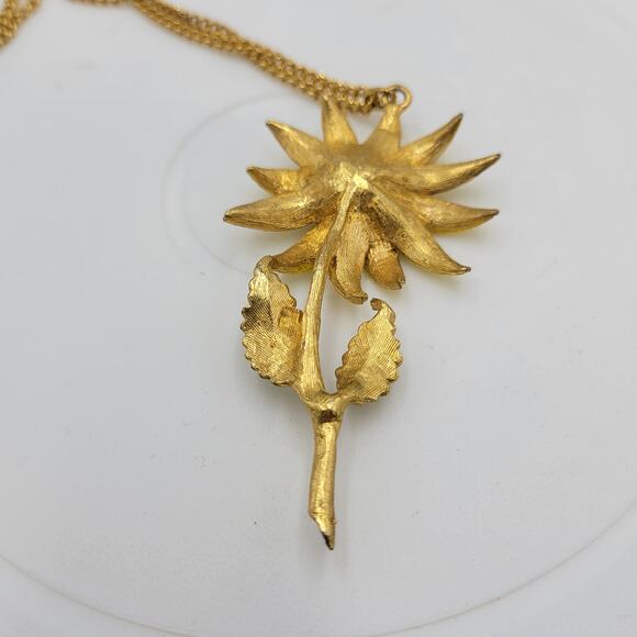 Yellow Daisy Flower Pendant Necklace Gold Tone Chain Enamel Fashion Accessories - Picture 7 of 12